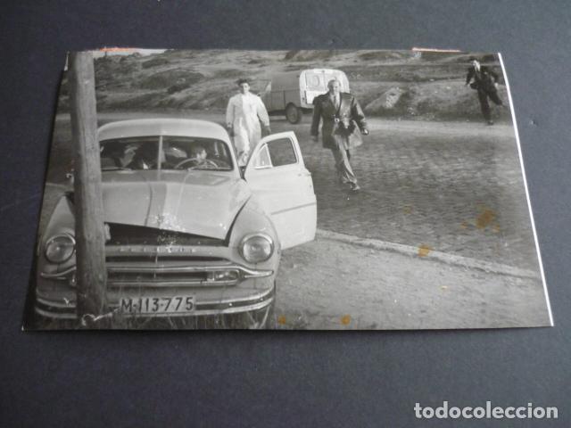 Fotografia antiga: MADRID AYUDA EN RUTA GUARDIA CIVIL ANTIGUA FOTOGRAFIA 10 X 16,5 CM