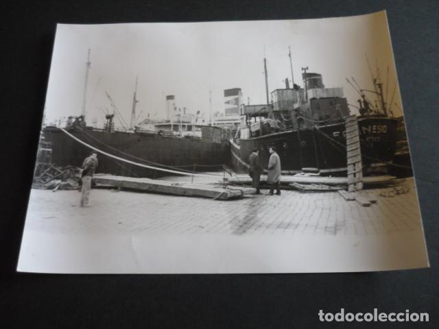 Fotografia antica: MALAGA PUERTO CERRADO POR VENDAVAL 1963 ANTIGUA FOTOGRAFIA 18 X 24 CM