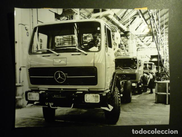 Fotograf&iacute;a antigua: ALEMANIA FABRICA DE CAMIONES MERCEDES BENZ ANTIGUA FOTOGRAFIA 18 X 24 CM
