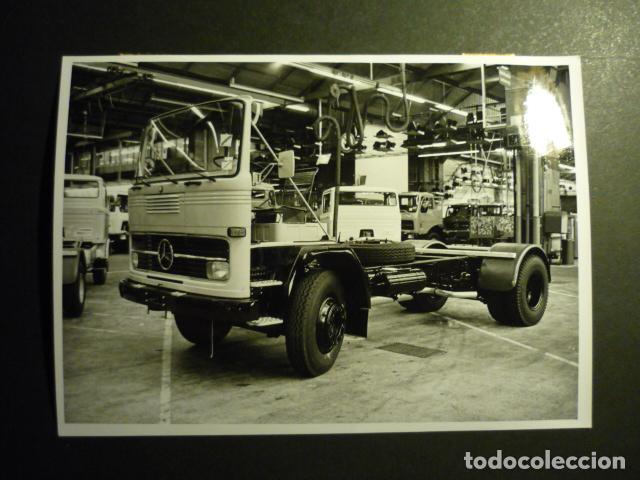 Fotograf&iacute;a antigua: ALEMANIA FABRICA DE CAMIONES MERCEDES BENZ ANTIGUA FOTOGRAFIA 13 X 18 CM