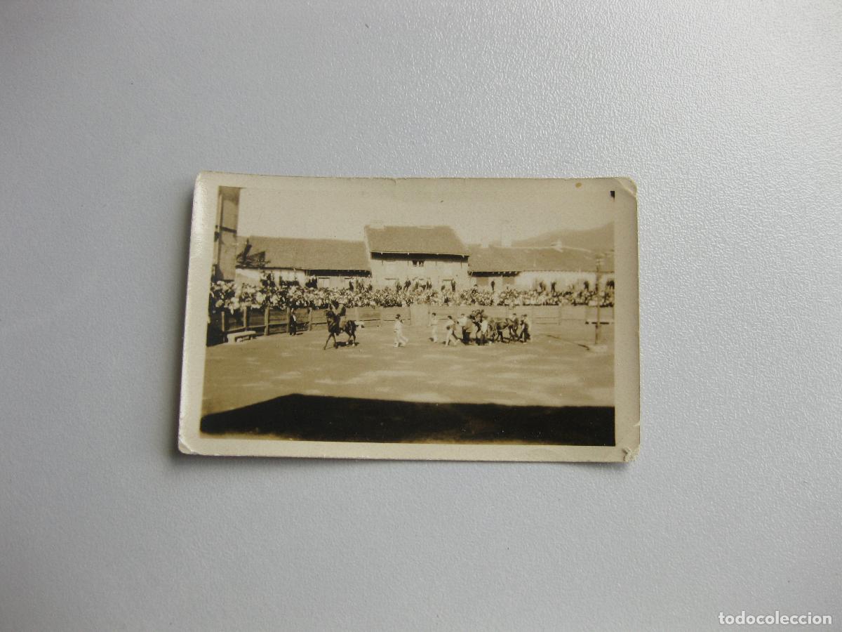 Fotograf&iacute;a antigua: ANTIGUA FOTOGRAF&Iacute;A DE UNA CORRIDA DE TOROS EL LA PLAZA DEL ALG&Uacute;N PUEBLO CASTELLANO.