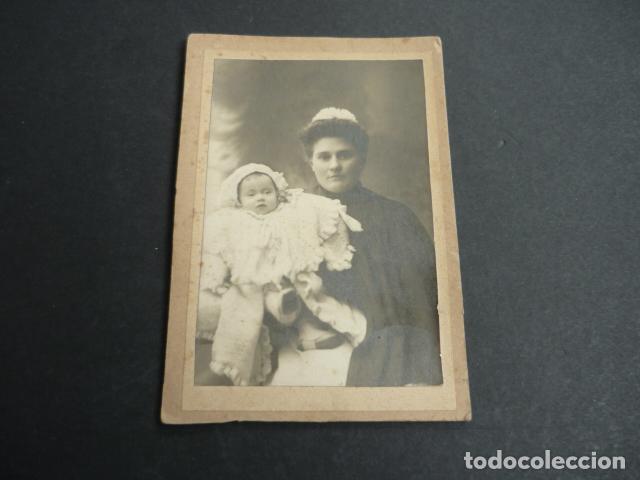 Fotografia antiga: RETRATO AMA DE CRIA NODRIZA CON NI&Ntilde;A ANTIGUA FOTOGRAFIA 11 X 7 CM