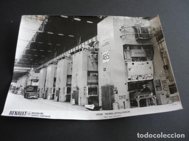 Fotograf&iacute;a antigua: FRANCIA FACTORIA AUTOMOVILES RENAULT ANTIGUA FOTOGRAFIA 24 X 18 CM