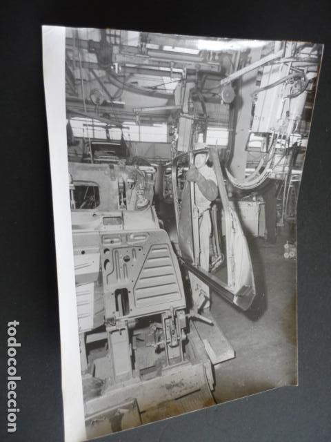 Fotograf&iacute;a antigua: FRANCIA FACTORIA AUTOMOVILES RENAULT ANTIGUA FOTOGRAFIA 24 X 18 CM
