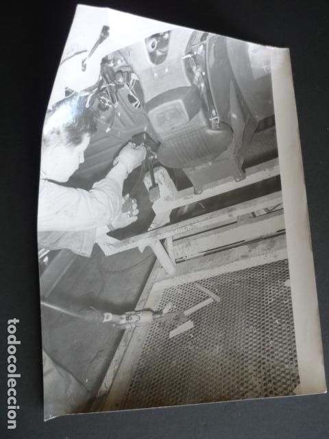 Fotograf&iacute;a antigua: FRANCIA FACTORIA AUTOMOVILES RENAULT ANTIGUA FOTOGRAFIA 24 X 18 CM