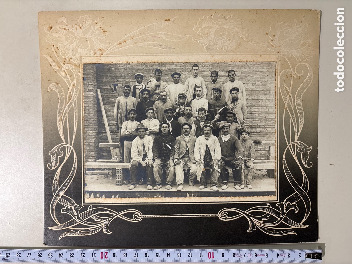 Antique Photography: FOTO. TODA LA PLANTILLA DE OPERARIOS DEL TALLER AL COMPLETO. FOT&Oacute;GRAFO?. VALENCIA.