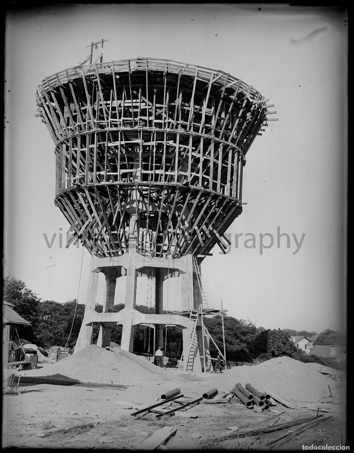 Antique Photography: Construcci&oacute;n de dep&oacute;sito de agua, 1900's. Localizaci&oacute;n desconocida. Cristal negativo 17,5x24cm.
