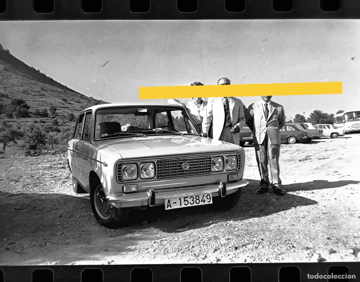 Fotograf&iacute;a antigua: Antiguo negativo de fotograf&iacute;a. Coche Seat 1430. A&ntilde;os 60