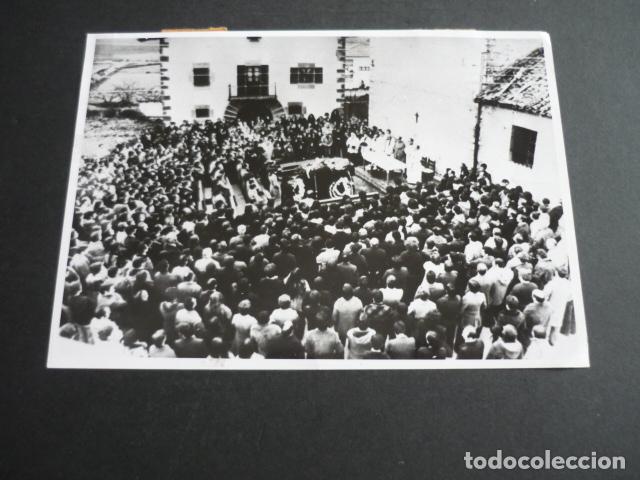 Fotografia antica: GUERENDIAIN NAVARRA ENTIERRO DE SANTIAGO NAVAS ANTIGUA FOTOGRAFIA 18 X 13 CM
