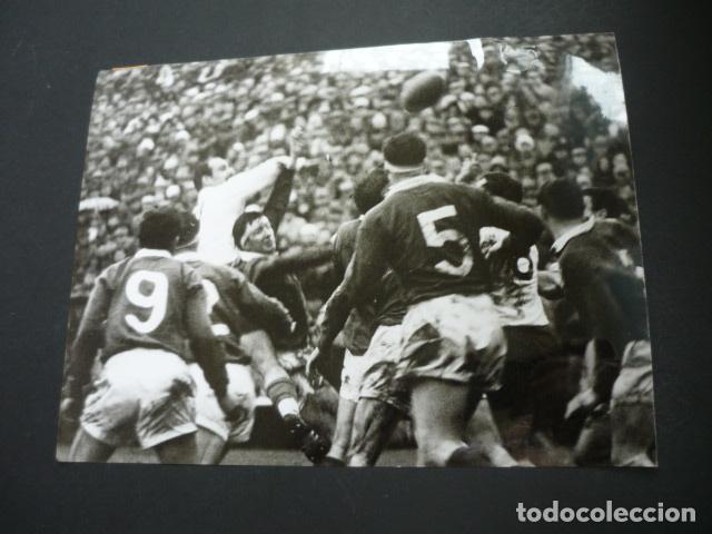 Fotografia antica: RUGBY TORNEO CINCO NACIONES PARTIDO IRLANDA FRANCIA ANTIGUA FOTOGRAFIA 18 X 24 CM