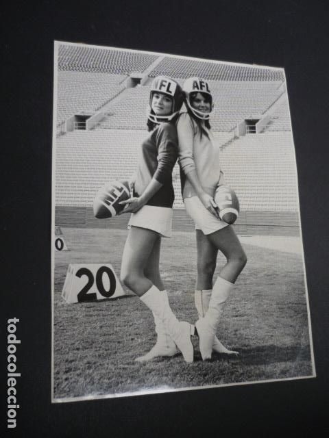 Fotografia antica: RUGBY JUGADORASEN ESTADIO DE MIAMI ANTIGUA FOTOGRAFIA 17 X 22 CM