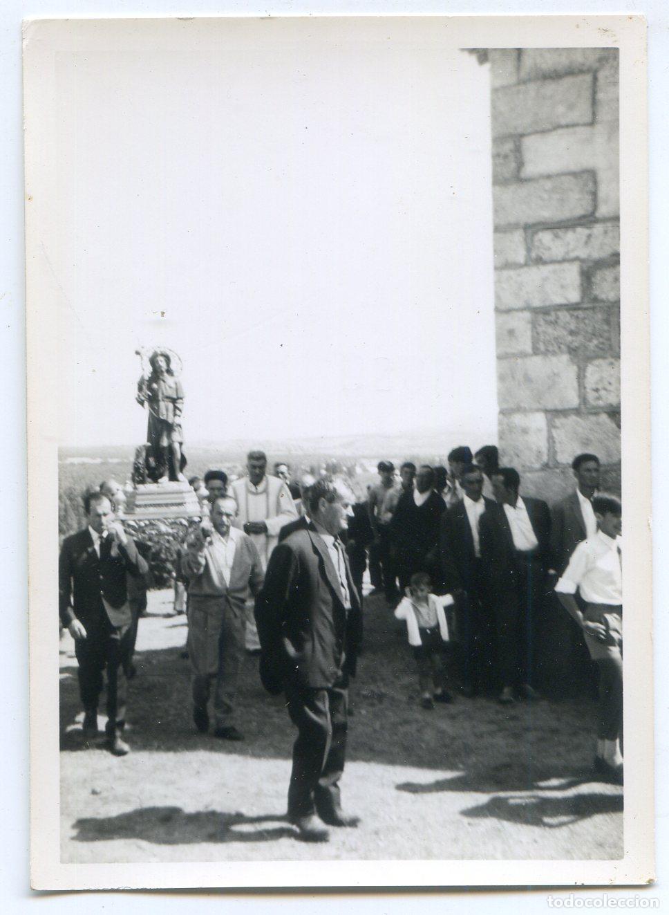 Alte Fotografie: Fotograf&iacute;a con procesi&oacute;n de San Roque, lugar a identificar, a&ntilde;os 50