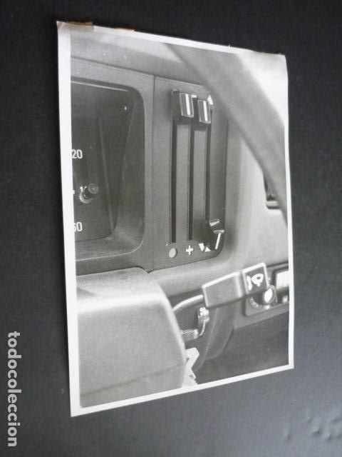 Fotograf&iacute;a antigua: RENAULT 14 DETALLE MANDOS AIRE ACONDICIONADO ANTIGUA FOTOGRAFIA 13 X 18 CM