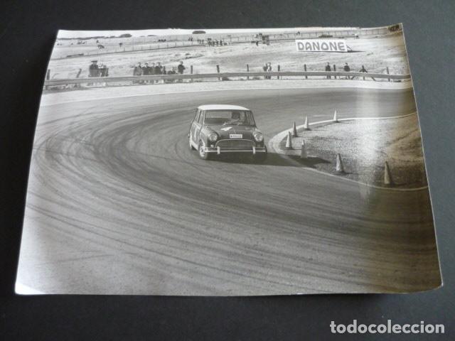 Antique Photography: CIRCUITO DEL JARAMA MADRID CARRERA AUTOMOVILISMO 1968 ANTIGUA FOTOGRAFIA ORIGINAL 20 X 25 CM