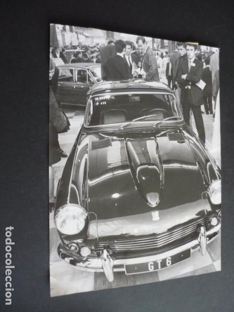 Alte Fotografie: PARIS LIII SALON DEL AUTOMOVIL 1966 COCHE TRIUMPH GT 6 ANTIGUA FOTOGRAFIA 18 X 24 CM