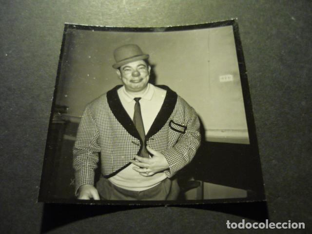 Fotograf&iacute;a antigua: GRUPO DE PAYASOS ANTIGUA FOTOGRAFIA A&Ntilde;OS 50 6 X 6 CM