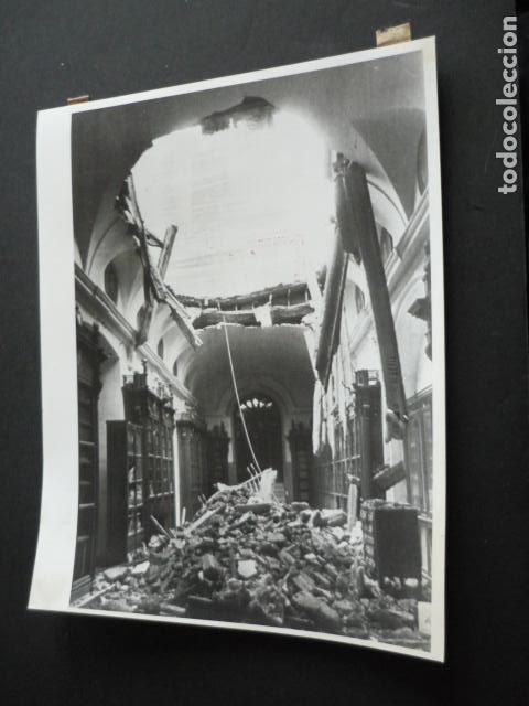 Alte Fotografie: SEVILLA DERRUMBE BIBLIOTECA COLOMBINA CATEDRAL 1986 FOTOGRAFIA 20 X 25 CM