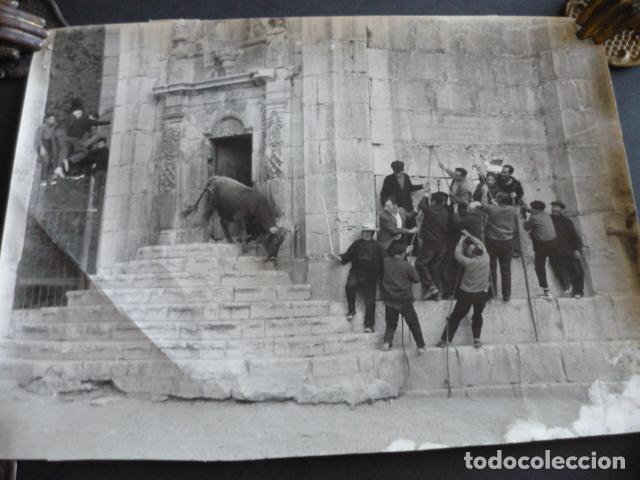 Fotografia antica: ALCALA DE CHIVERT CASTELLON ENCIERROS TAURINOS ANTIGUA FOTOGRAFIA 18 X 24 CM