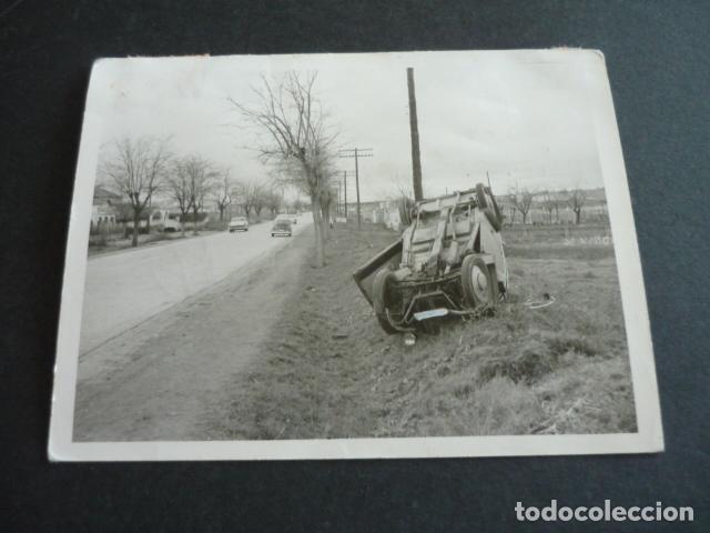 Alte Fotografie: ACCIDENTE DE TRAFICO 1960 CAPTADO POR CAMARA DE TRAFICO ANTIGUA FOTOGRAFIA 12 X 9 CM