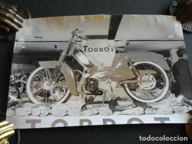 Alte Fotografie: BARCELONA XXXV FERIA MUESTRAS 1967 MOTOCICLETA TORROT ANTIGUA FOTOGRAFIA 12 X 18 CM