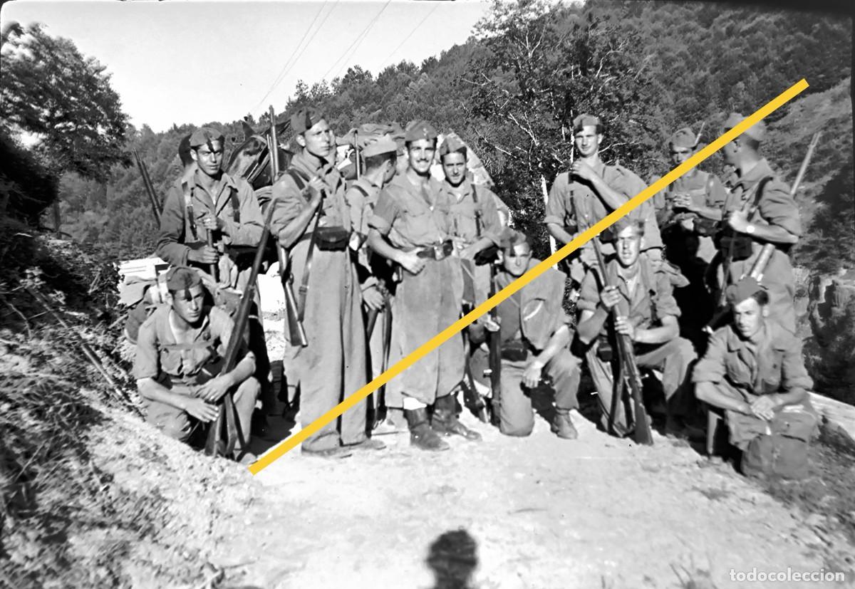 Alte Fotografie: Antiguo negativo de fotograf&iacute;a. Militares, falange, bando nacional. A&ntilde;os 30/40. Militar.