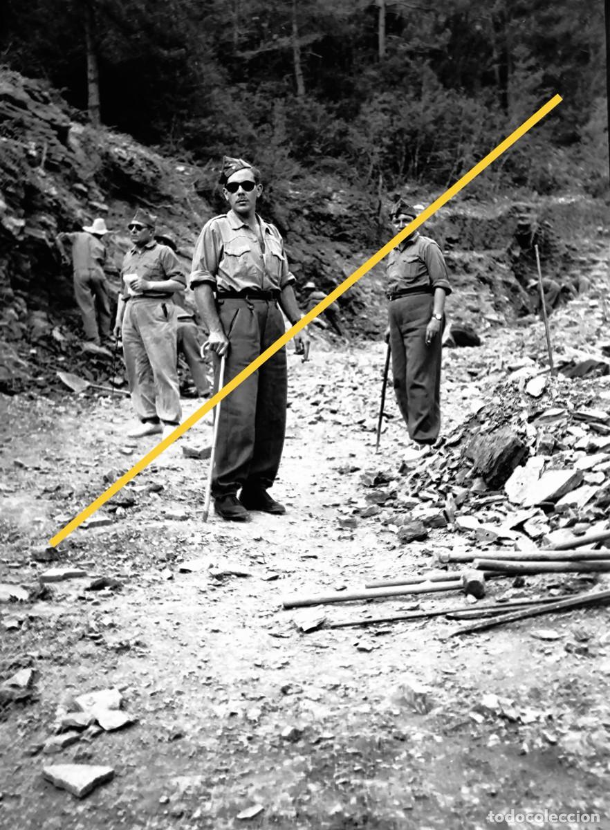Fotograf&iacute;a antigua: Antiguo negativo de fotograf&iacute;a. Militares, falange, bando nacional. A&ntilde;os 30/40. Militar.