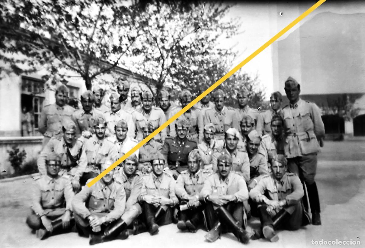 Fotograf&iacute;a antigua: Antiguo negativo de fotograf&iacute;a. Militares, falange, bando nacional. A&ntilde;os 30/40. Militar.