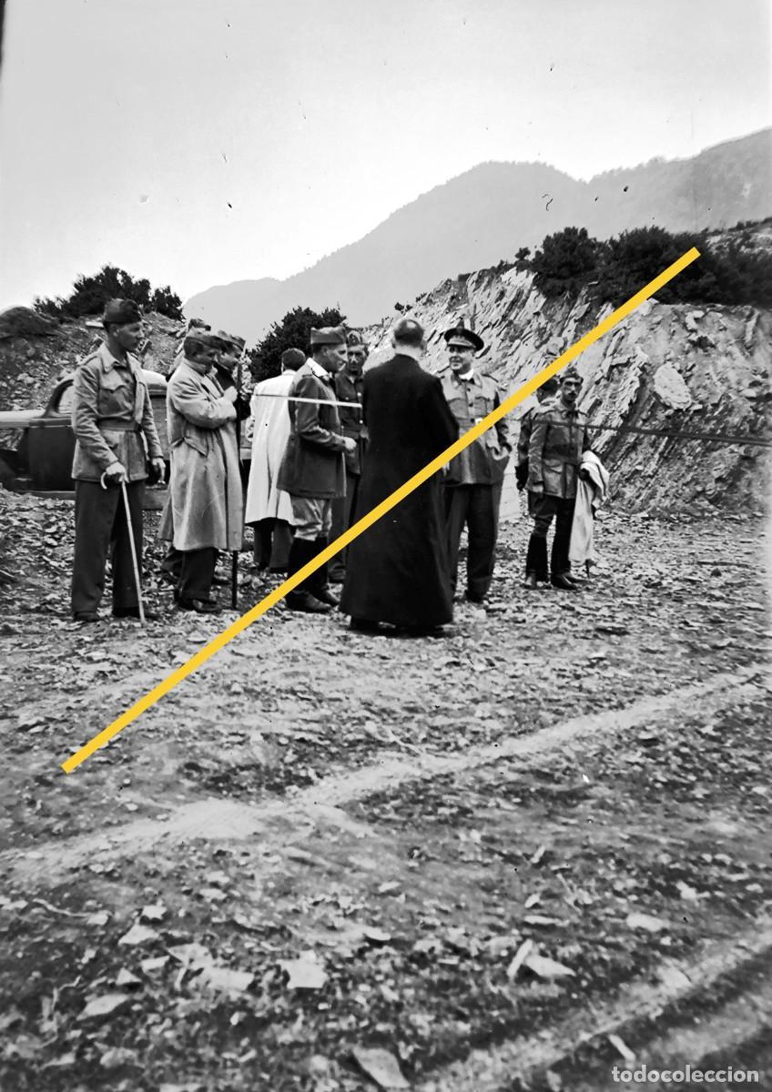 Photographie ancienne: Antiguo negativo de fotograf&iacute;a. Militares, falange, bando nacional. A&ntilde;os 30/40. Militar.