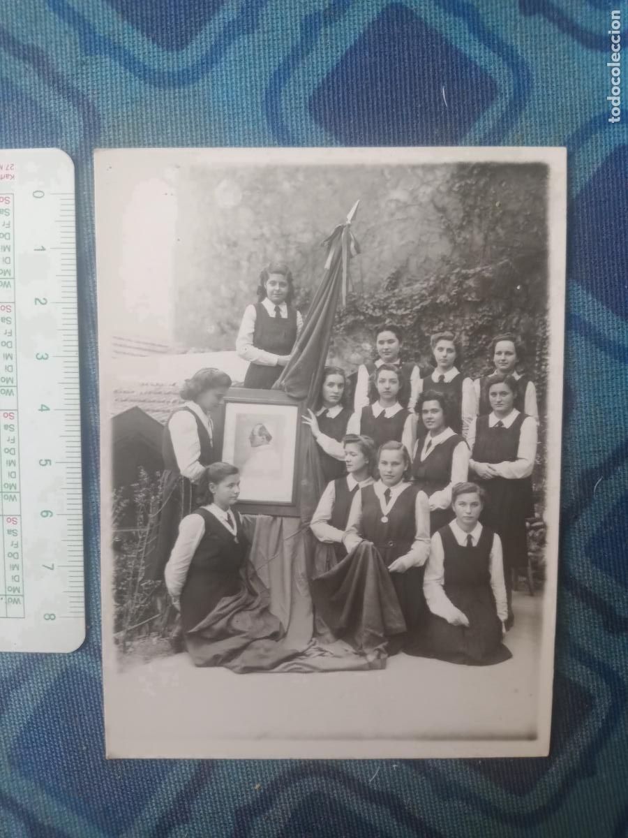 Fotograf&iacute;a antigua: Imagen Papa P&iacute;o XII con colegialas