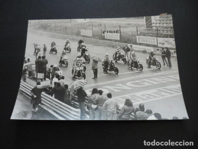 Fotograf&iacute;a antigua: MOTOCICLISMO CAMPEONATO FORMULA 1 SILUETAS 1983 FOTOGRAFIA 12 X 18 CM