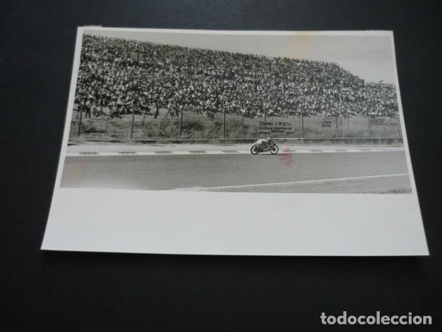 Fotografia antica: MOTOCICLISMO CIRCUITO JARAMA MADRID CARRERA BANCO ATLANTICO 500 1981 FOTOGRAFIA 13 X 18 CM