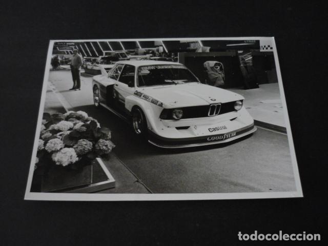 Fotografia antiga: SALON DEL AUTOMOVIL DE GINEBRA 1977 AUTOMOVIL BMW SILUETA FOTOGRAFIA 13 X 18 CM
