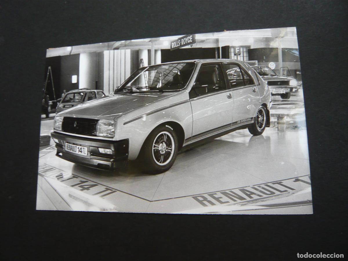 Fotograf&iacute;a antigua: SALON DEL AUTOMOVIL DE GINEBRA 1978 AUTOMOVIL RENAULT 14 FOTOGRAFIA 12 X 18 CM