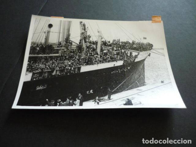 Antique Photography: NI&Ntilde;OS VASCOS DESEMBARCANDO EN SOUTHHAMPTON REINO UNIDO 1937 ANTIGUA FOTOGRAFIA 1975 11 X 15 CM