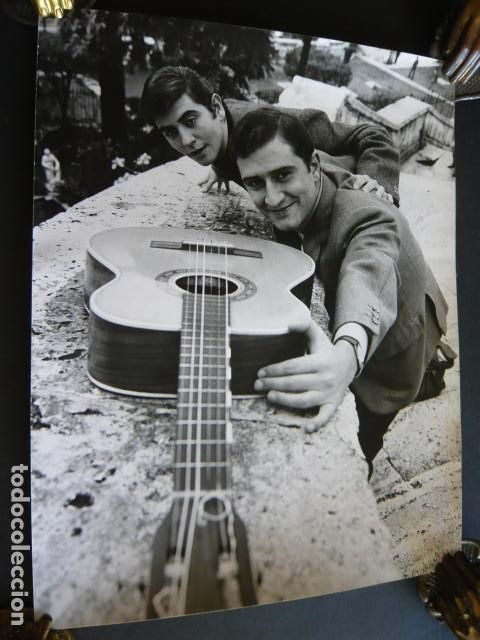 Photographie ancienne: LOS MARTIN'S CONJUNTO MUSICAL ANTIGUA FOTOGRAFIA ORIGINAL 1973 20 X 26 CM