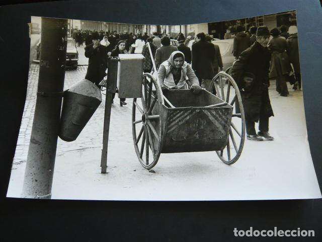 Photographie ancienne: BUCAREST RUMANIA ESCENA URBANA ANTIGUA FOTOGRAFIA ORIGINAL 20 X 30 CM