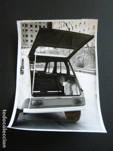 Fotograf&iacute;a antigua: AUTOMOVIL MARCA CITROEN DYANE 6 ANTIGUA FOTOGRAFIA 13 X 18 CM