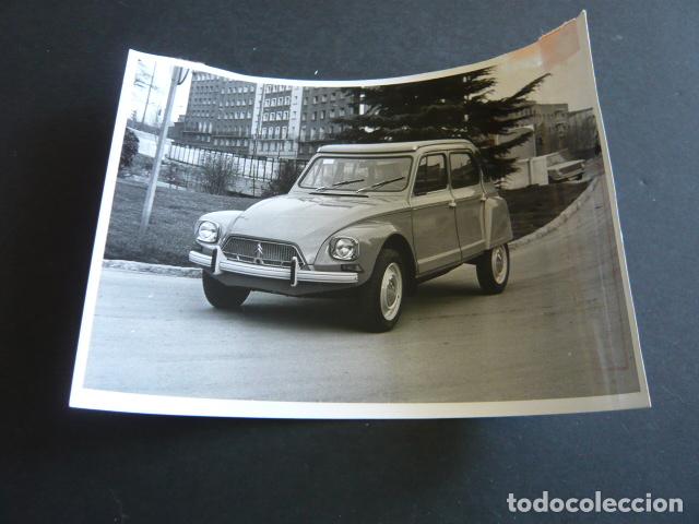 Fotograf&iacute;a antigua: AUTOMOVIL MARCA CITROEN DYANE 6 ANTIGUA FOTOGRAFIA 13 X 18 CM