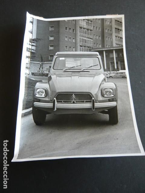 Fotograf&iacute;a antigua: AUTOMOVIL MARCA CITROEN DYANE 6 ANTIGUA FOTOGRAFIA 13 X 18 CM