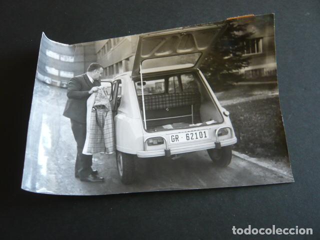 Fotograf&iacute;a antigua: AUTOMOVIL MARCA CITROEN DYANE 6 ANTIGUA FOTOGRAFIA 1970 18 X 13 CM