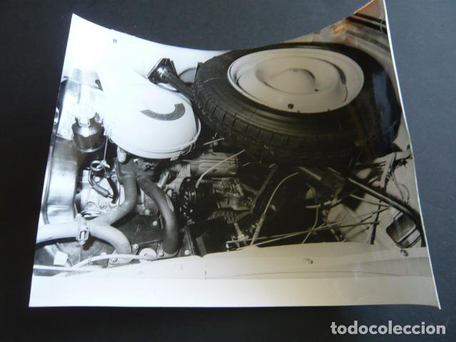 Fotograf&iacute;a antigua: AUTOMOVIL MARCA CITROEN DYANE 6 ANTIGUA FOTOGRAFIA 1968 24 X 18 CM