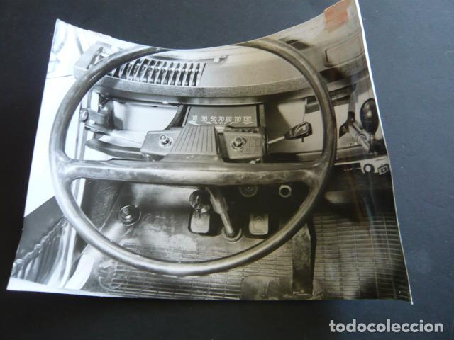 Fotograf&iacute;a antigua: AUTOMOVIL MARCA CITROEN DYANE 6 ANTIGUA FOTOGRAFIA 1968 24 X 18 CM
