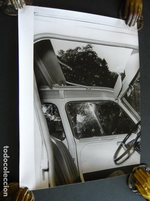 Fotograf&iacute;a antigua: AUTOMOVIL MARCA CITROEN DYANE 6 ANTIGUA FOTOGRAFIA 1968 24 X 18 CM