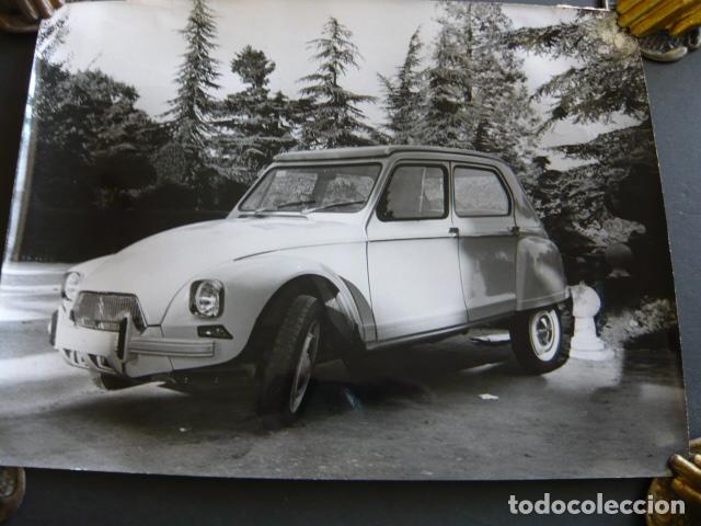 Fotograf&iacute;a antigua: AUTOMOVIL MARCA CITROEN DYANE 6 ANTIGUA FOTOGRAFIA 1968 24 X 18 CM