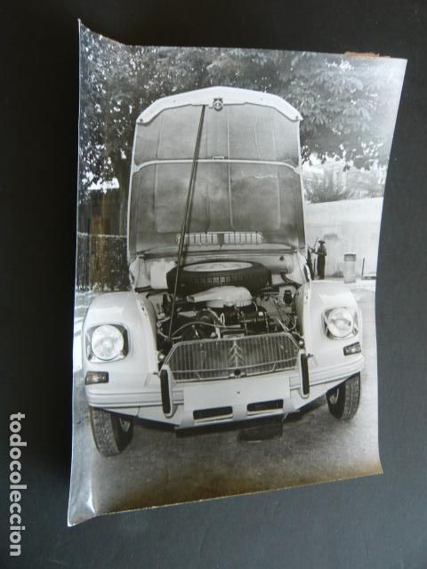 Fotograf&iacute;a antigua: AUTOMOVIL MARCA CITROEN DYANE 6 ANTIGUA FOTOGRAFIA 1968 24 X 18 CM
