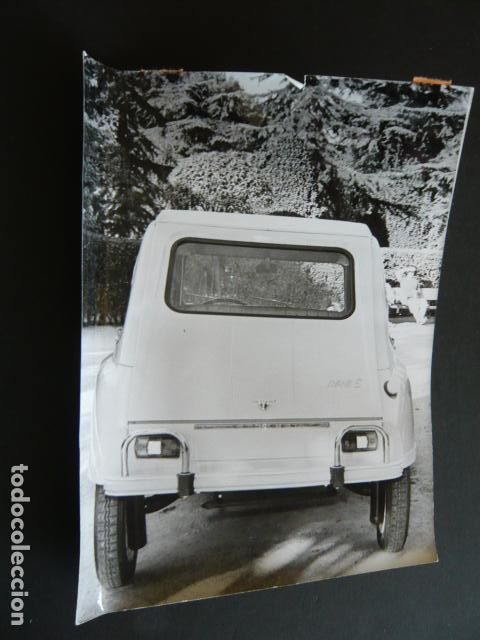 Fotograf&iacute;a antigua: AUTOMOVIL MARCA CITROEN DYANE 6 ANTIGUA FOTOGRAFIA 1973 24 X 18 CM