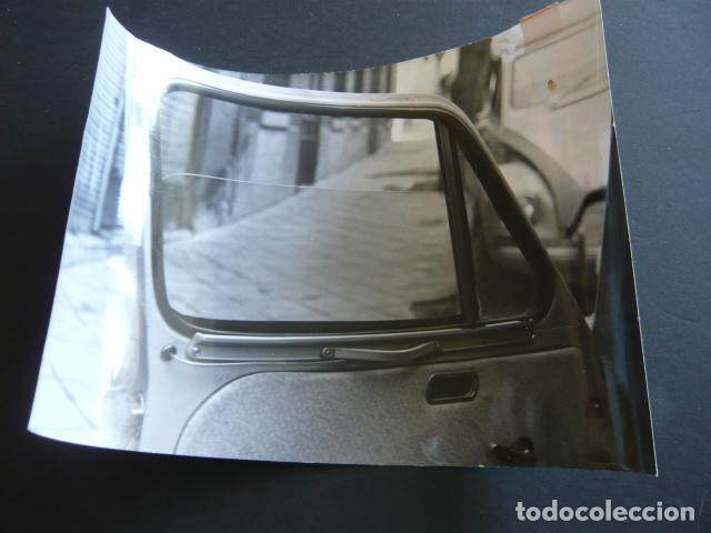 Fotograf&iacute;a antigua: AUTOMOVIL MARCA CITROEN DYANE 6 ANTIGUA FOTOGRAFIA 1969 24 X 18 CM