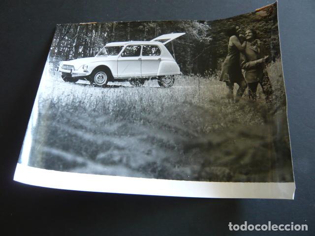 Fotograf&iacute;a antigua: AUTOMOVIL MARCA CITROEN DYANE 6 ANTIGUA FOTOGRAFIA 1968 24 X 18 CM