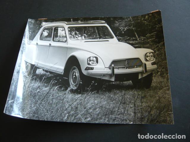 Fotograf&iacute;a antigua: AUTOMOVIL MARCA CITROEN DYANE 6 ANTIGUA FOTOGRAFIA 1968 24 X 18 CM