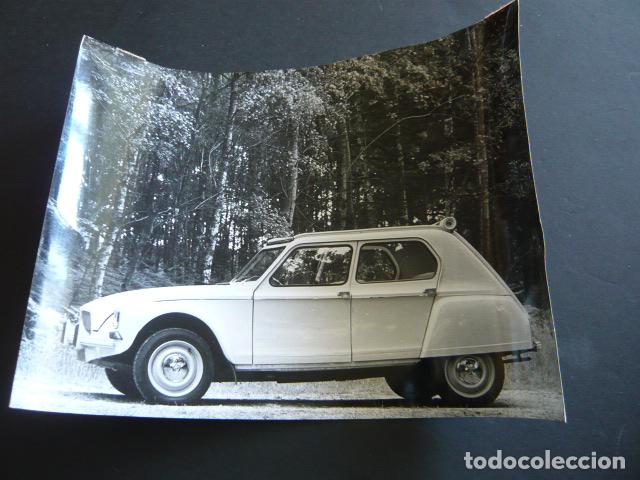 Fotograf&iacute;a antigua: AUTOMOVIL MARCA CITROEN DYANE 6 ANTIGUA FOTOGRAFIA 1968 24 X 18 CM
